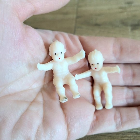 Vintage plastic miniature baby dolls. - Picture 3 of 3